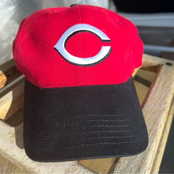 MLB Cincinnati Reds Baseball Hat Genuine Merchandise Adjustable Strapback Cap - Picture 3 of 6